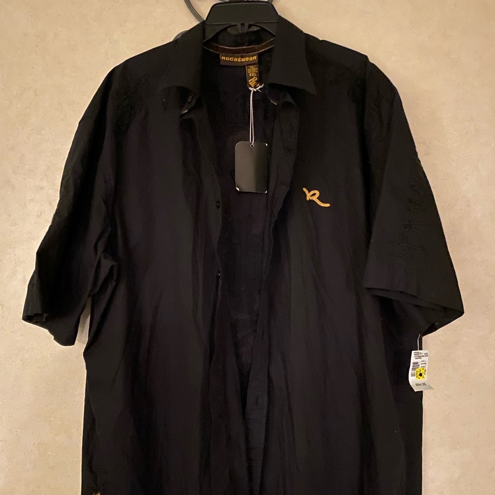 New with tag  Rocawear button down short sleeve shirt black shirt